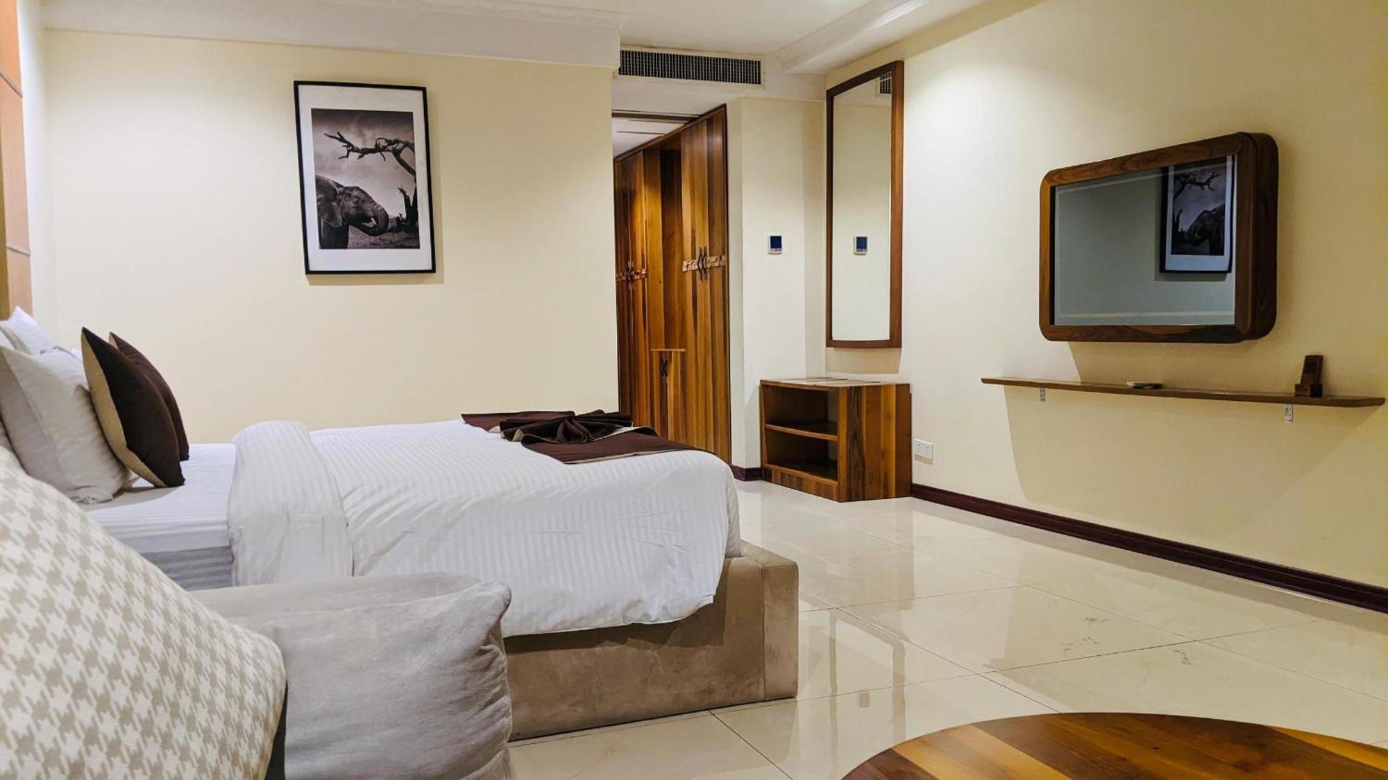 Summerset Continental Hotel Maitama By T E L E Hospitality Abuja Exterior photo